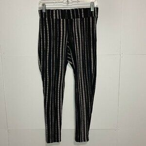 Torrid Black Gray Patterned Size 0 (Large 28x24) Crop Leggings